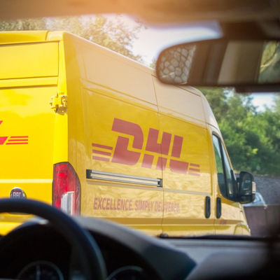 Paket DHL Express Pengiriman Kurir Layanan Internasional Dari Cina